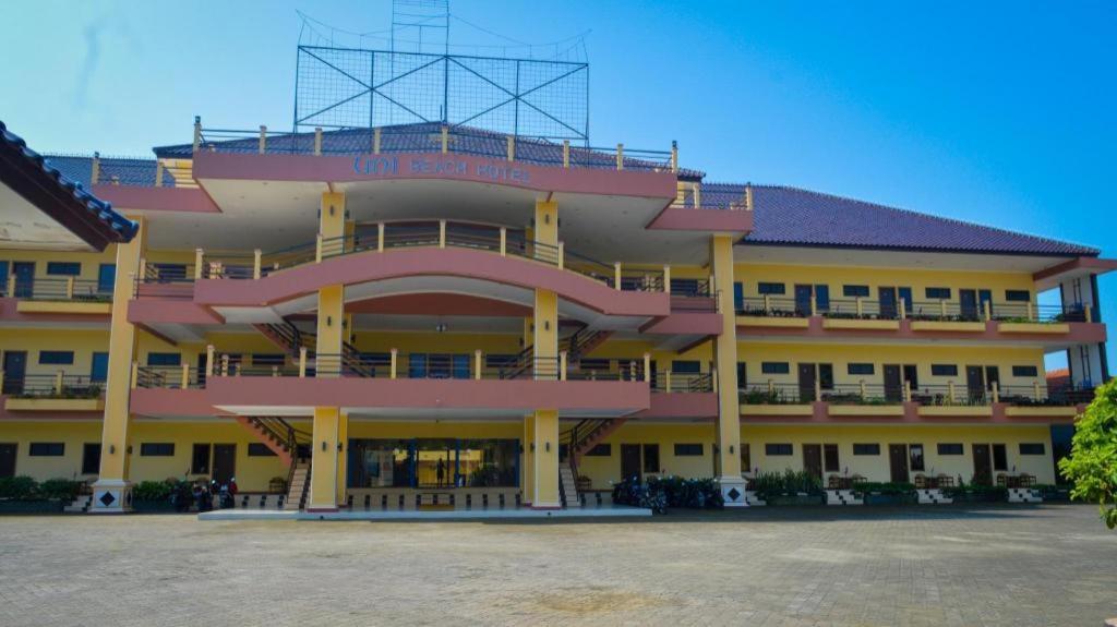 Uni Beach Hotel Pangandaran Zewnętrze zdjęcie