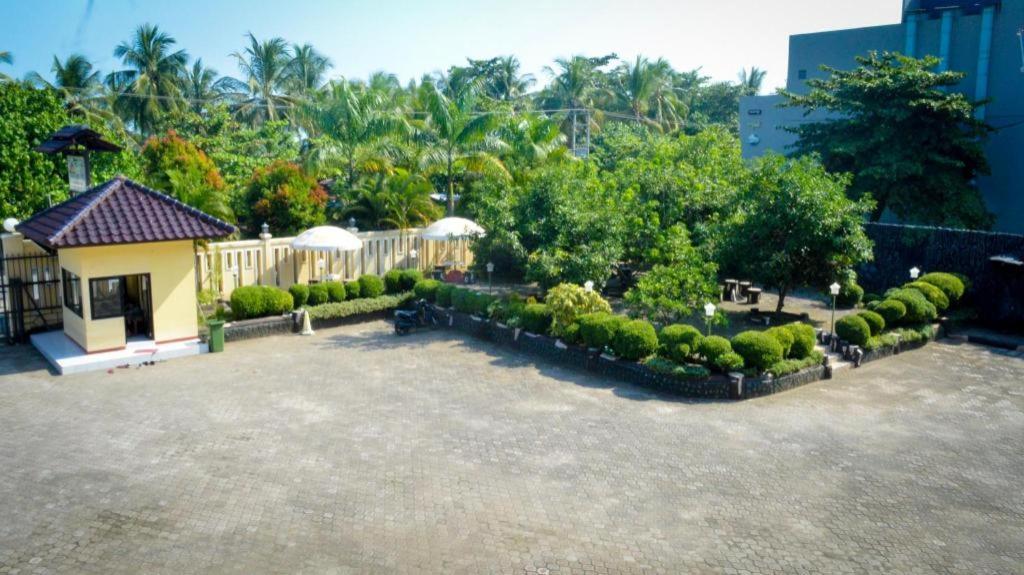 Uni Beach Hotel Pangandaran Zewnętrze zdjęcie